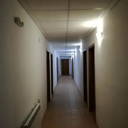 Шато Ветровитите Хълмове Hotel *