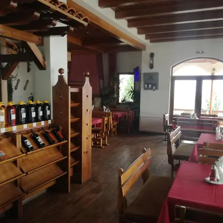 Шато Ветровитите Хълмове Hotel *