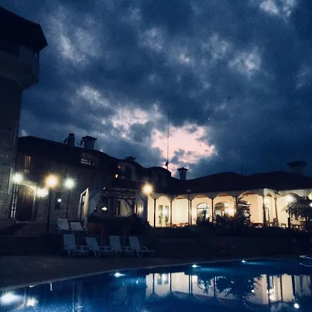 Шато Ветровитите Хълмове Hotel