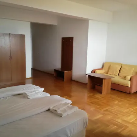 Шато Ветровитите Хълмове Hotel *