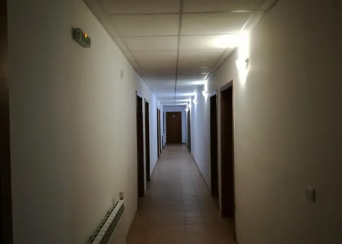 Шато Ветровитите Хълмове Hotel *