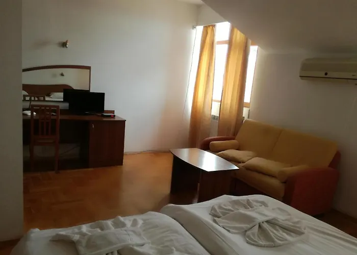 Шато Ветровитите Хълмове Hotel *