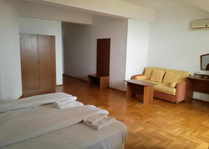 Шато Ветровитите Хълмове Hotel *